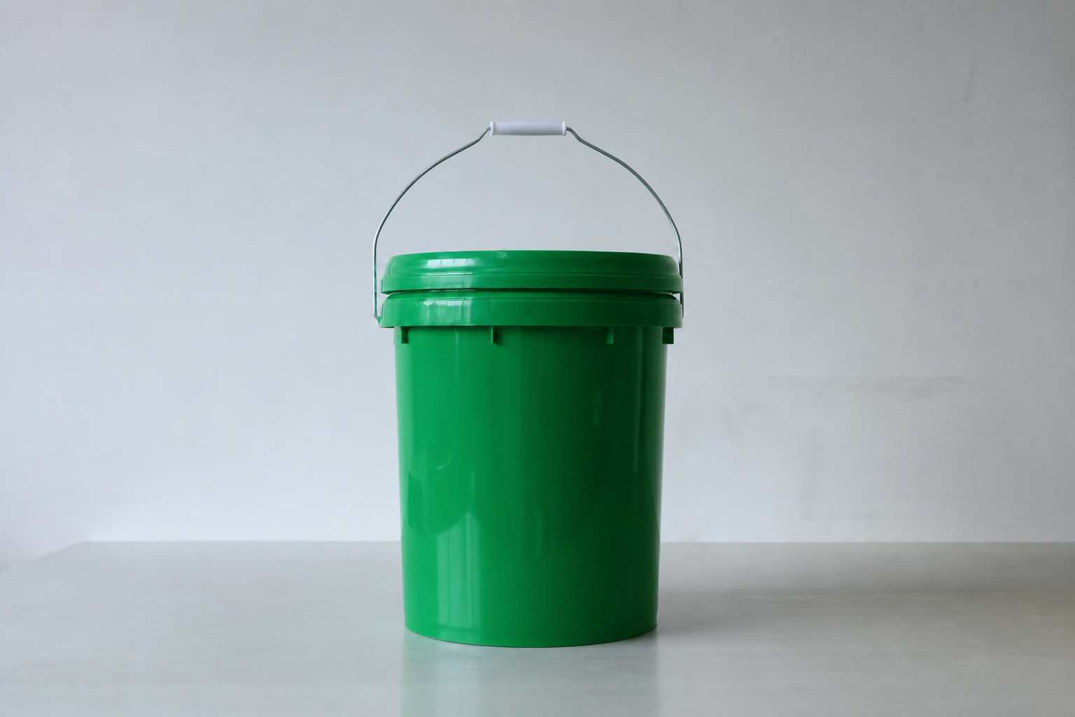 12L Sealed Plastic Pail