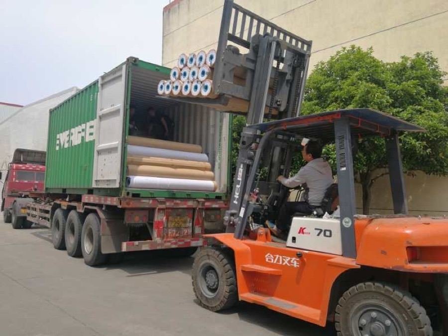 Loose roll packing for PVC transportation flooring