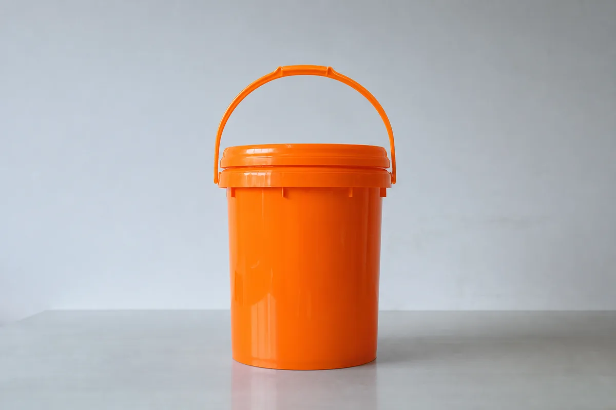 PP pail with plastic handle